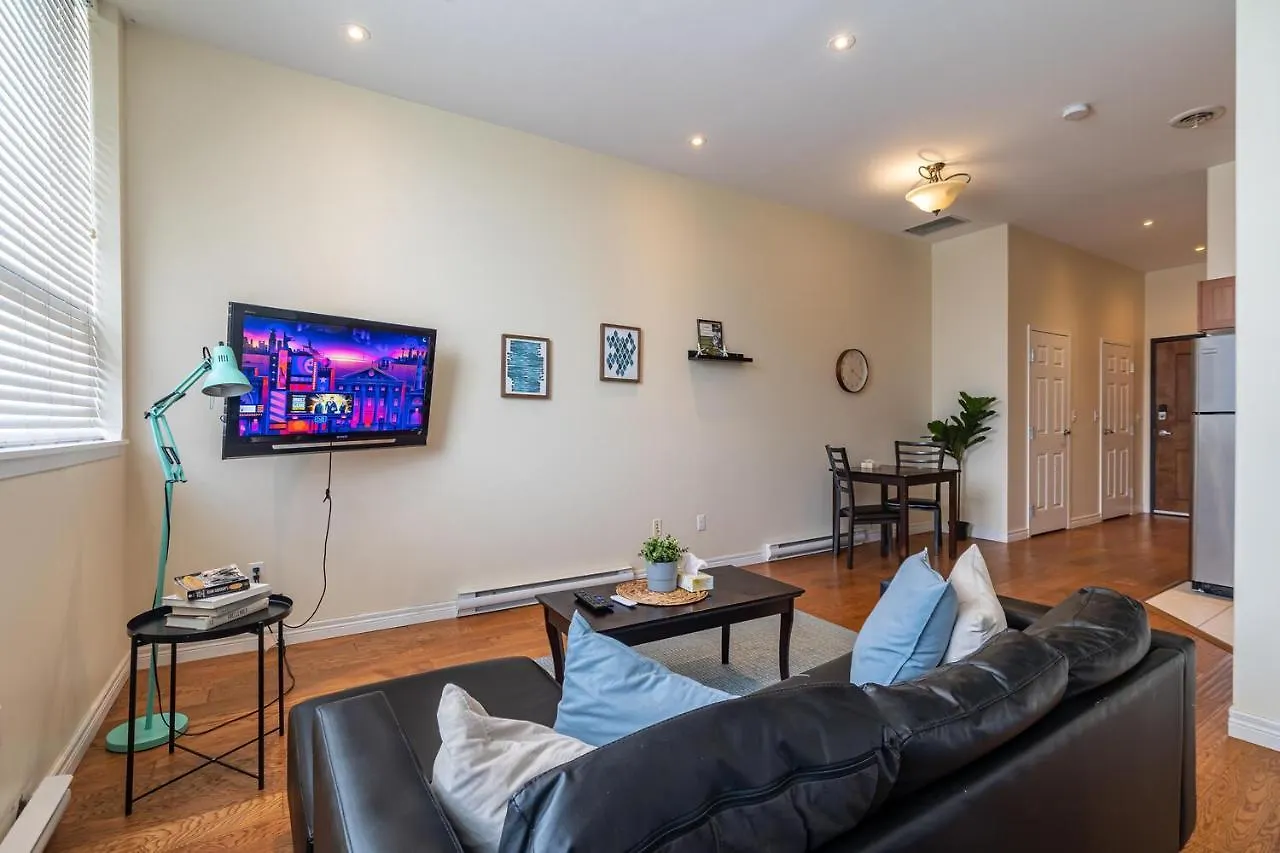 214 Sunny Downtown Loft Apartman Halifax